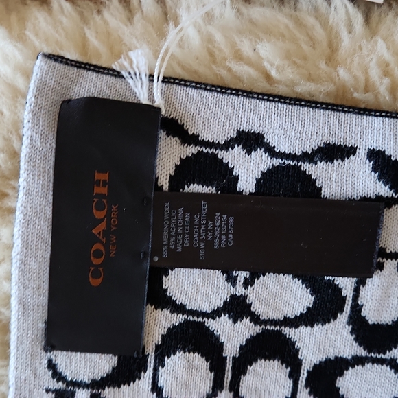 Beautiful NWT Coach Knit Signature Logo Scarf 🖤🧣🎁 - Picture 5 of 12